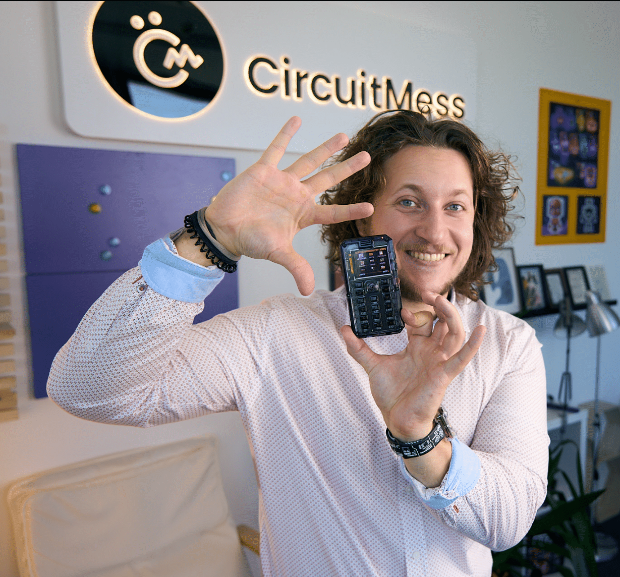 Robots-Blog | CircuitMess Launches MAKERphone 2.0 on Kickstarter — a Real 4G Phone You Build Yourself and Code with AI Robots-Blog | CircuitMess Launches MAKERphone 2.0 on Kickstarter — a Real 4G Phone You Build Yourself and Code with AI